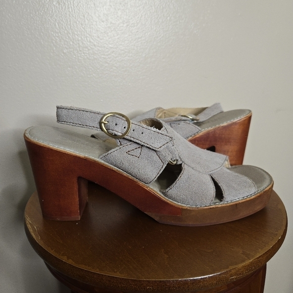 Anthropoligie Latigo Iris Wooden Cutout Clogs - Picture 1 of 7